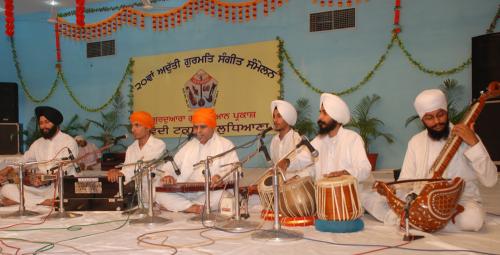 Adutti Gurmat Sangeet Samellan- 2011 (56)