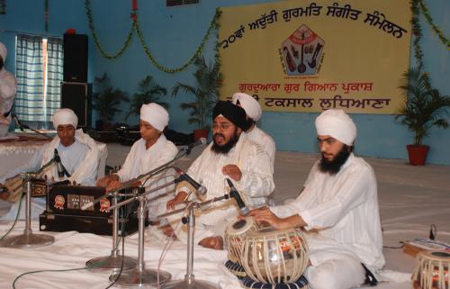 Adutti Gurmat Sangeet Samellan- 2011 (85)