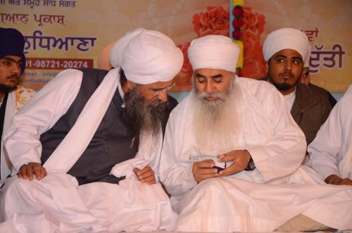 Sant Baba Amir Singh ji Mukhi Jawaddi Taksal and Sant Baba Harbhajan Singh ji talking about Gutka Sahib