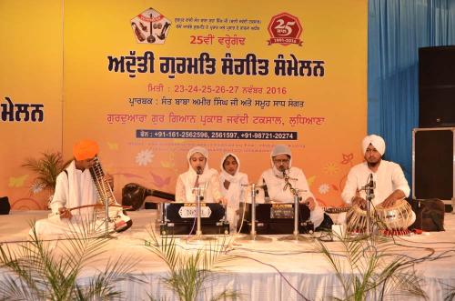 Adutti Gurmat Sangeet Samallen 2016 (54)