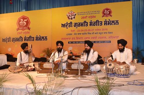 Adutti Gurmat Sangeet Samallen 2016 (67)