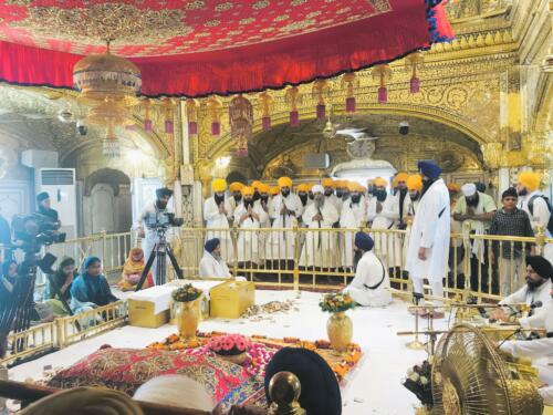 ਸ਼੍ਰੀ ਦਰਬਾਰ ਸਾਹਿਬ ਅੰਮ੍ਰਿਤਸਰ ਵਿਖੇ ਦਰਸ਼ਨ ਕਰਦੇ ਸੰਤ ਬਾਬਾ ਅਮੀਰ ਸਿੰਘ ਜੀ ਮੁਖੀ ਜਵੱਦੀ ਟਕਸਾਲ