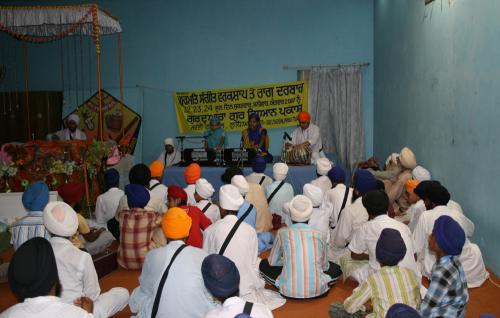 Gurmat Sangeet Workshop 2007 (15)