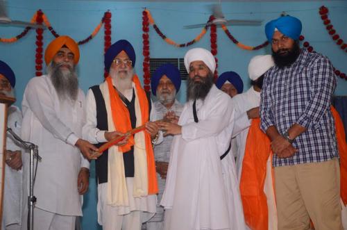 Sant Baba Amir Singh ji honouring  Jathedar Avtar Singh Makar ji