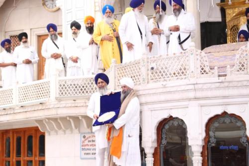 Sant Baba Sucha Singh ji honoured from Akal Takhat Sahib, award received by Sant Baba Amir Singh ji (2)